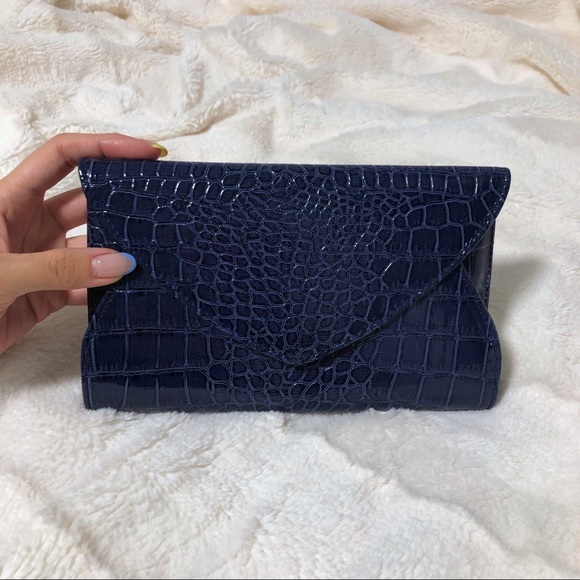 F21 Blue Reptile Clutch - Picture 1 of 3